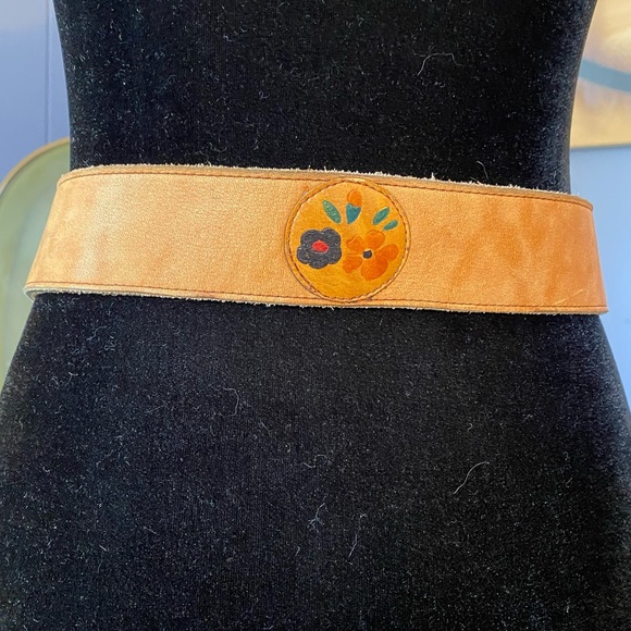 ❌SOLD🏷️Vintage Hand Painted Brown Leather Bohemian Belt - Picture 4 of 13